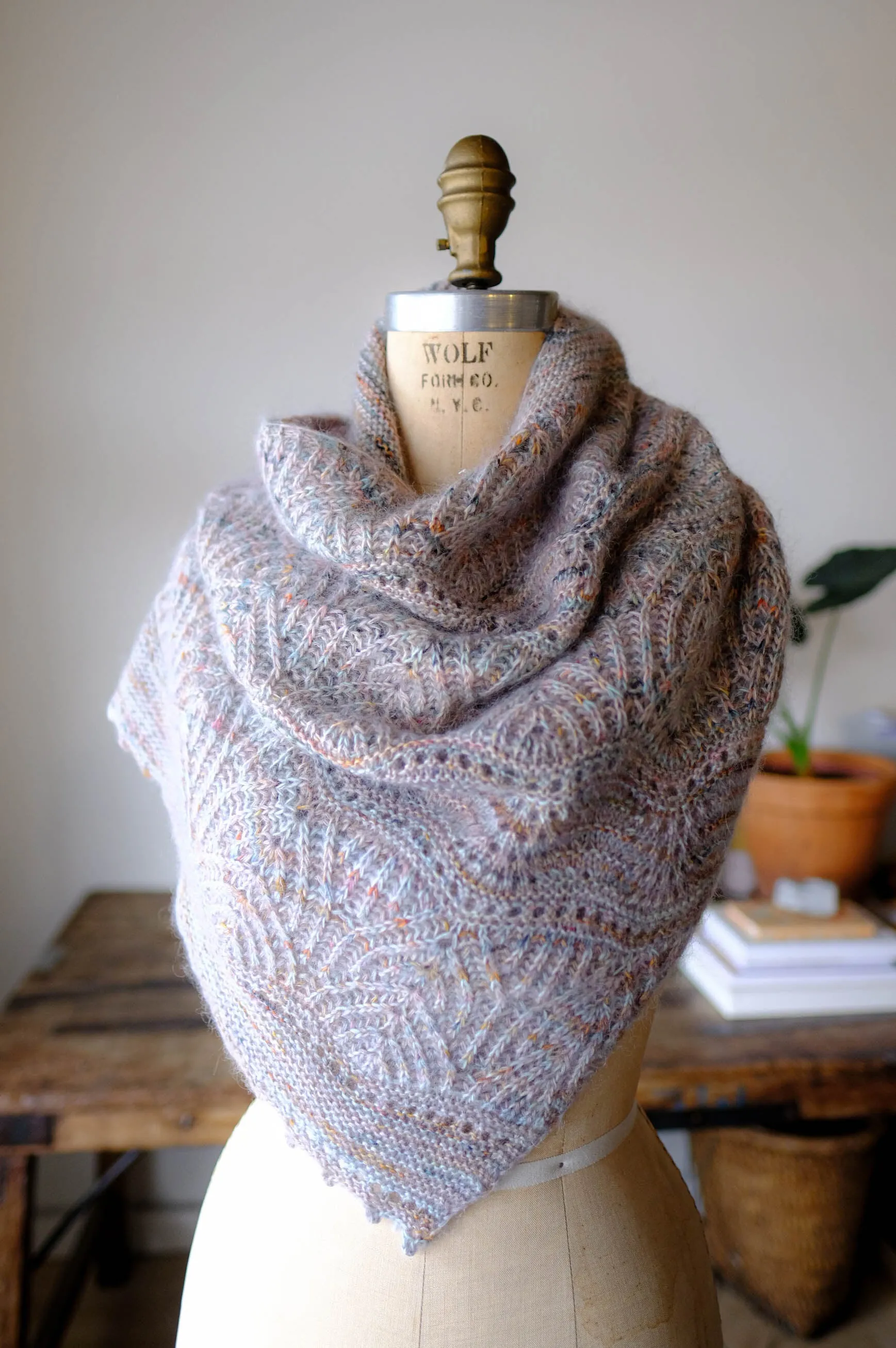 AVFKW x La Bien Aimée x Nadia Crétin-Léchenne - Wind of Change Shawl Bundle