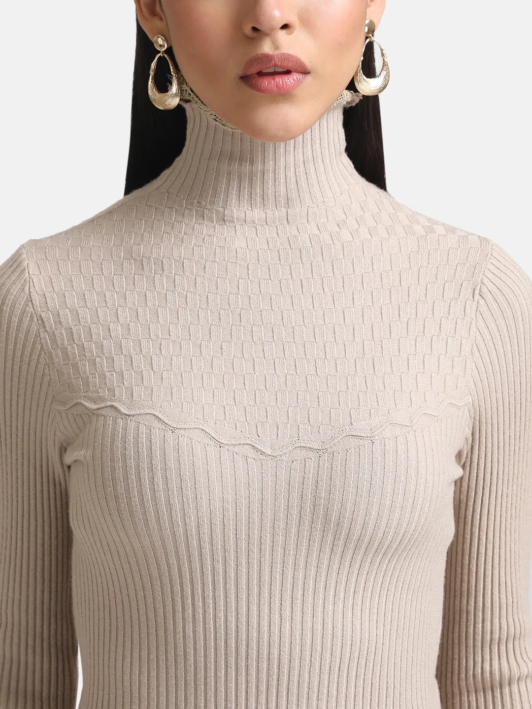 Fitted Turtle Neck Pullover