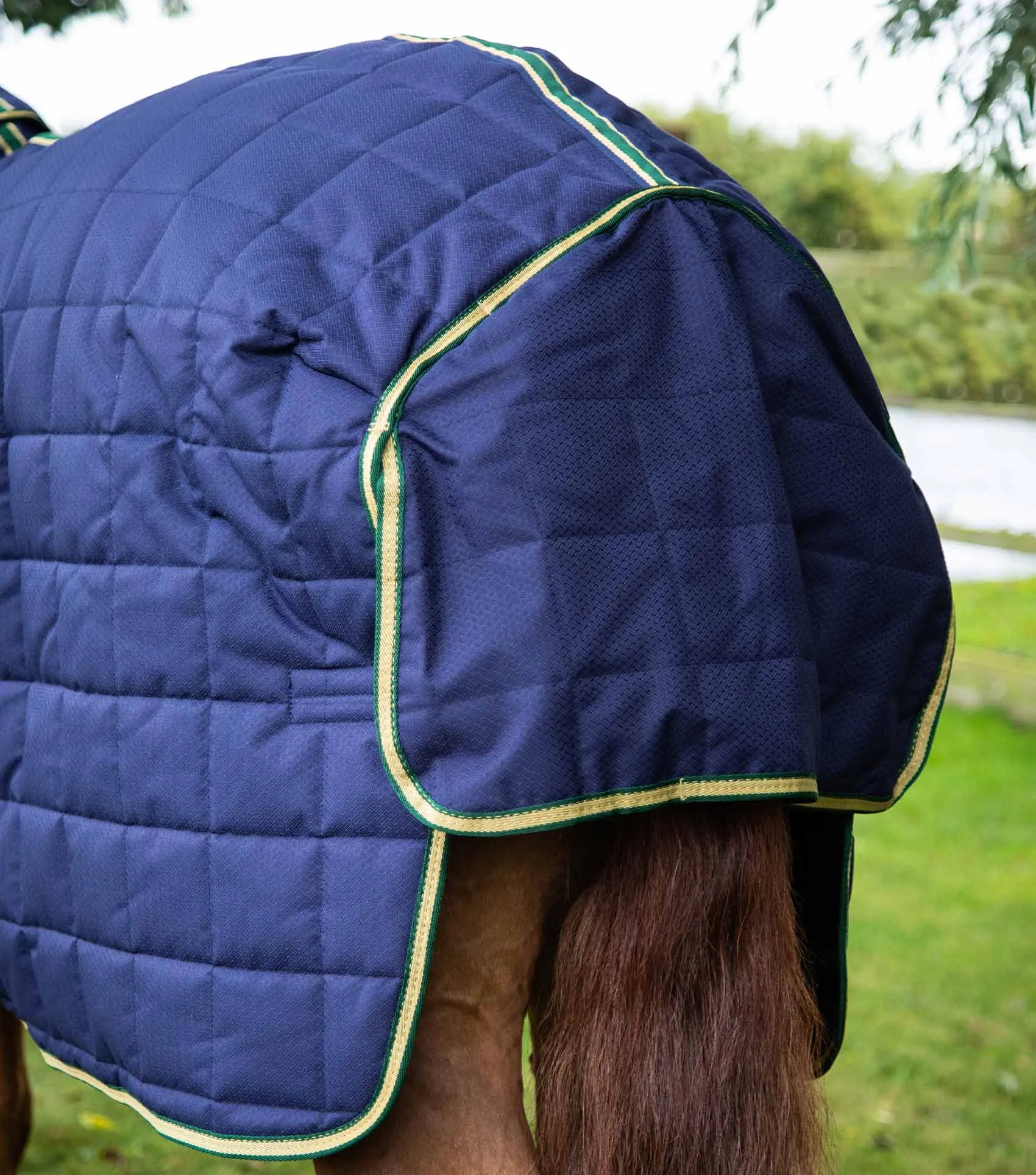 Lucanta 450g Stable Rug with Neck Cover Navy